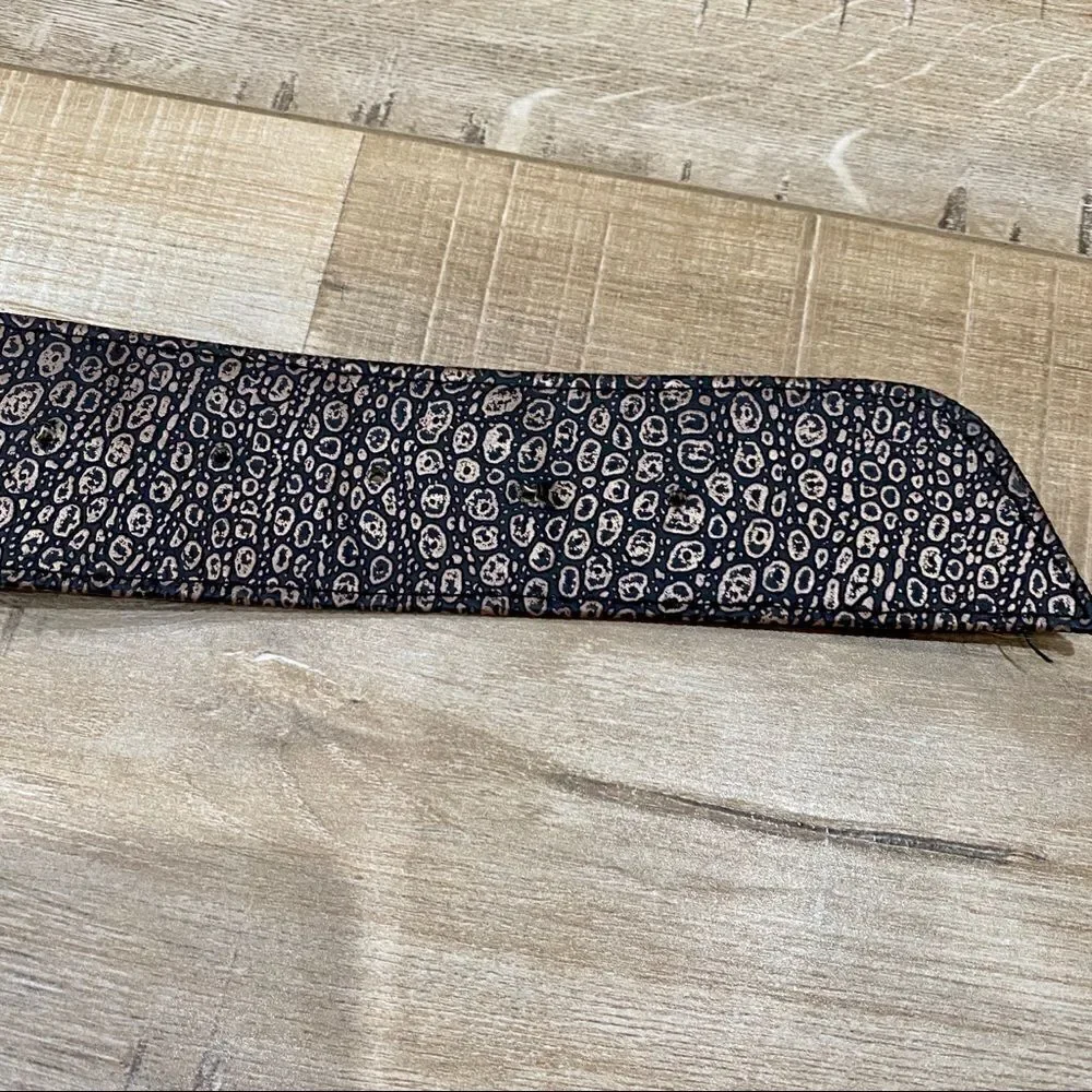 VINTAGE 80s Gold Embossed Waist Belt Bow & Buttons